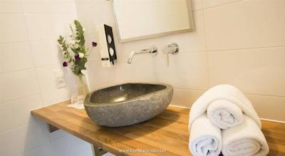 کونتین گلدن بیر هتل