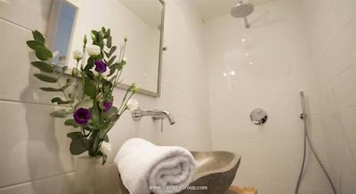 کونتین گلدن بیر هتل