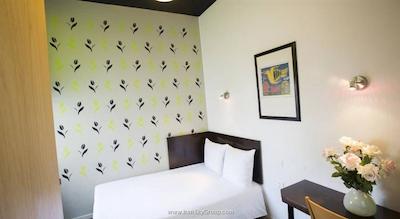 کونتین گلدن بیر هتل