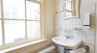 کونتین گلدن بیر هتل