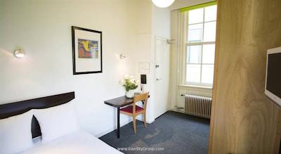 کونتین گلدن بیر هتل