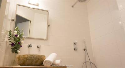 کونتین گلدن بیر هتل