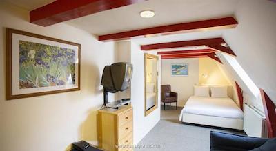 کونتین گلدن بیر هتل