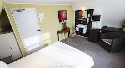 کونتین گلدن بیر هتل