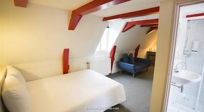 کونتین گلدن بیر هتل