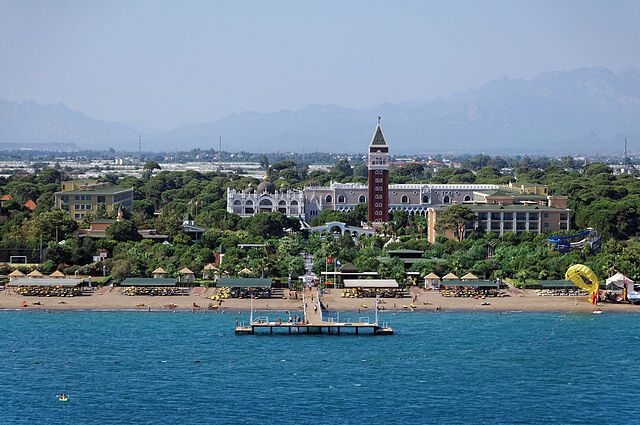 ونیزیا پالاس دلوکس ریزورت هتل