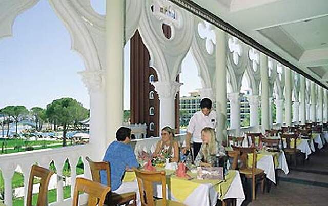 ونیزیا پالاس دلوکس ریزورت هتل