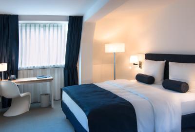 وای وادی هتل بایر 89