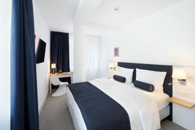 وای وادی هتل بایر 89