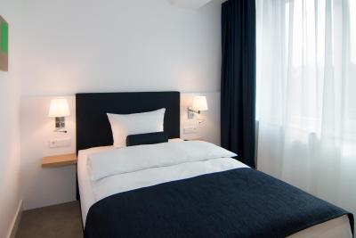 وای وادی هتل بایر 89