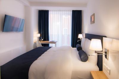 وای وادی هتل بایر 89