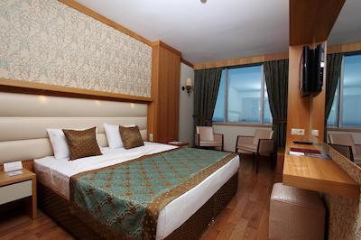 آنتالیا هتل ریزورت اند اسپا اوز هتل