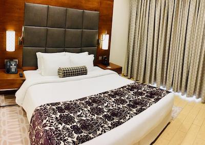 لوتیو سویتز مسقط ممبر آف رادیسون ایندیویجال