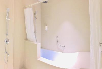 لوتیو سویتز مسقط ممبر آف رادیسون ایندیویجال