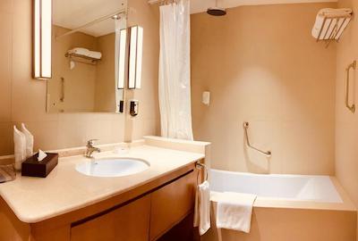 لوتیو سویتز مسقط ممبر آف رادیسون ایندیویجال