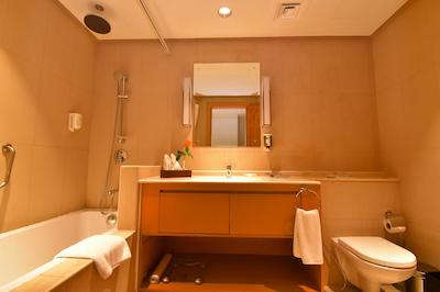 لوتیو سویتز مسقط ممبر آف رادیسون ایندیویجال