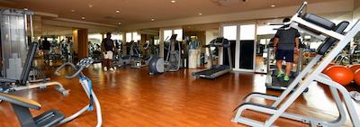 لوتیو سویتز مسقط ممبر آف رادیسون ایندیویجال