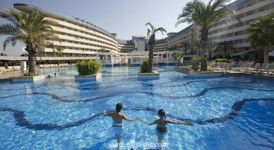 کریستال ادمیرال ریزورت سوئیتس اند اسپا