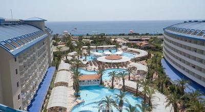 کریستال ادمیرال ریزورت سوئیتس اند اسپا