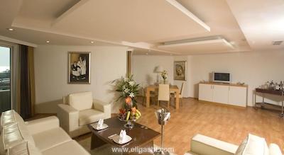 کریستال ادمیرال ریزورت سوئیتس اند اسپا