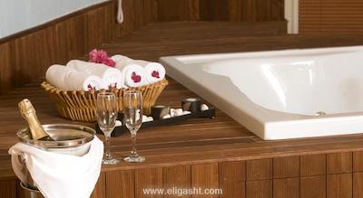 کریستال ادمیرال ریزورت سوئیتس اند اسپا