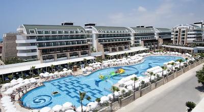 کریستال واترورلد ریزورت اند اسپا