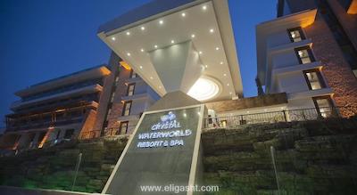 کریستال واترورلد ریزورت اند اسپا