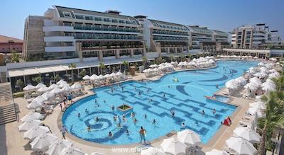 کریستال واترورلد ریزورت اند اسپا