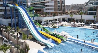 کریستال واترورلد ریزورت اند اسپا