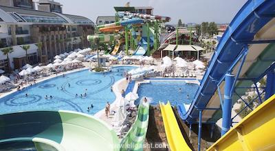 کریستال واترورلد ریزورت اند اسپا