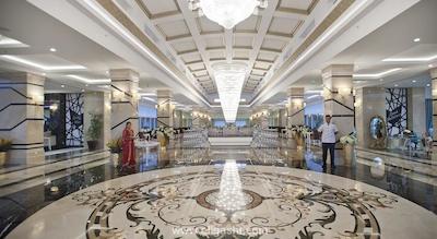 کریستال واترورلد ریزورت اند اسپا