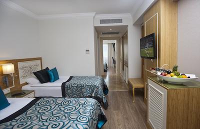 کریستال واترورلد ریزورت اند اسپا