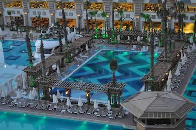 کریستال سان ست لاکچری ریزورت اند اسپا