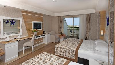 کریستال سان ست لاکچری ریزورت اند اسپا