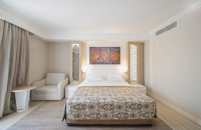 کریستال سان ست لاکچری ریزورت اند اسپا