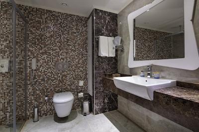 کریستال سان ست لاکچری ریزورت اند اسپا