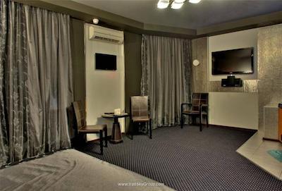 الکس هتل آن دیبنکو