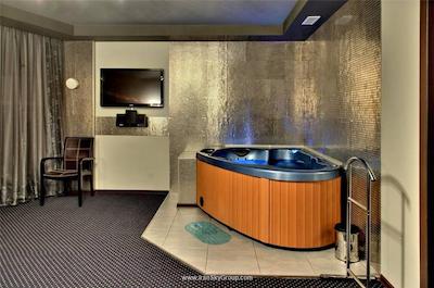 الکس هتل آن دیبنکو