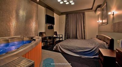 الکس هتل آن دیبنکو