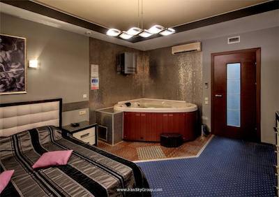 الکس هتل آن دیبنکو