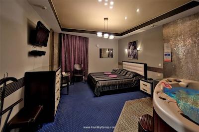 الکس هتل آن دیبنکو