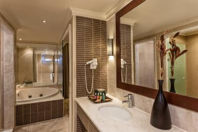 الا کوالیتی ریزورت بلک