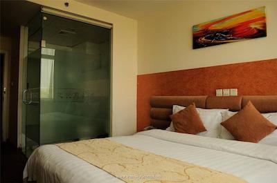 جوی فول هتل پودونگ ایرپورت وانشیا