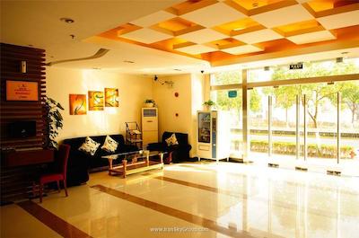 جوی فول هتل پودونگ ایرپورت وانشیا