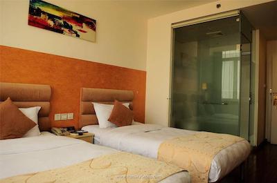 جوی فول هتل پودونگ ایرپورت وانشیا