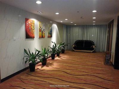 جوی فول هتل پودونگ ایرپورت وانشیا