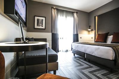 تاه تریبون هتل