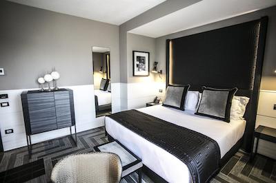 تاه تریبون هتل