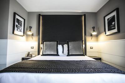 تاه تریبون هتل