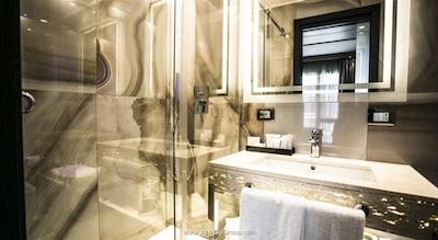 تاه تریبون هتل